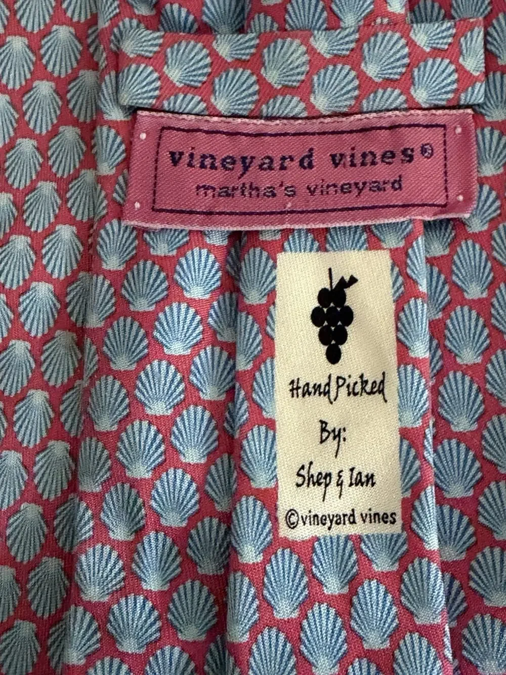 VINEYARD VINES Mens 100% Silk Tie Sea Shells Made in USA Red Vintage Scallop